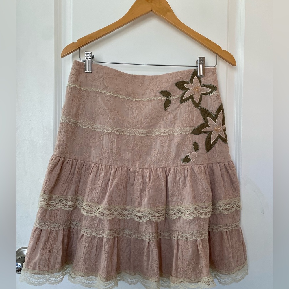 Beau bois (anthropologie) skirt size small, lace embroidered